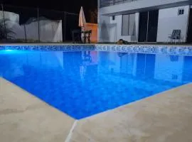 Piscina Jacuzzi Naturaleza Y Tranquilidad