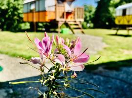 les roulottes de l'airou, Hotel in Beauchamps