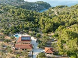 Beautiful Home In Vela Luka
