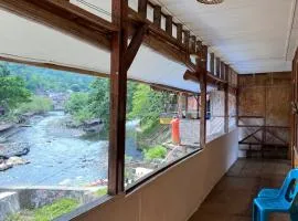 Thousands of Bottles - Hostel and Trekking