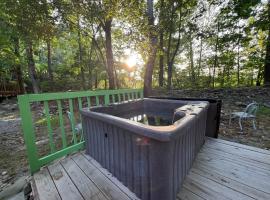 Hiker's Hideaway on The River, hotel v destinaci Cosby