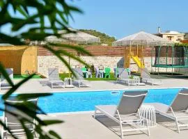 Stork Holiday Apartments - Garden & Sea View