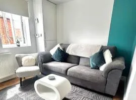 Modern Flat in Aldershot- sleeps 4