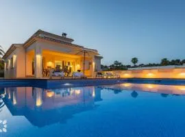 Villa Baladrar by Abahana Villas