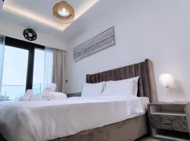 Netflix and Wi-Fi Studio Pool, Gym & City Views