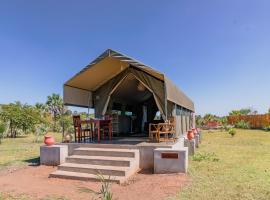 Muzanga Eco Guesthouse: Mfuwe şehrinde bir otel