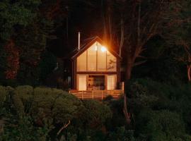 1-bed luxury seafront cabin in heart of Newlyn, Mousehole, chalet de monta&ntilde;a en Newlyn