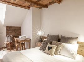 Mountain Dolomiti Apartments-Maison Perrod, hotel v destinaci Predazzo