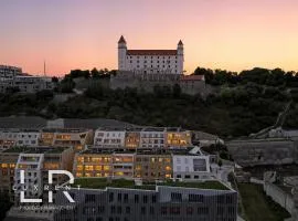 Castle-side Luxury Residence on Danube River bank,Free Parking