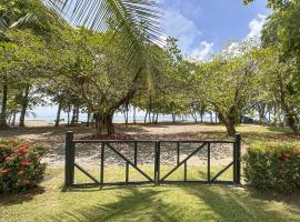 Beach cabinas on Playa Preciosa, hotel v destinaci Puerto Jiménez