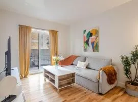 Modern Heritage Stay Upscale 2BR in Old Port