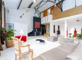 Artist Loft Experience Stylish 4-Bedroom Stay