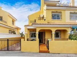 Espaciosa casa de tres habitaciones Orihuela Costa