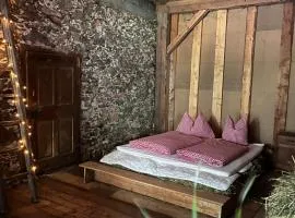 Heubett in Bauernscheune - Schlafen im Bergheu