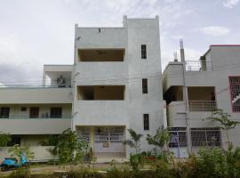 Sivan Paadham Nilayam Guest House, hotel in Tiruvannāmalai