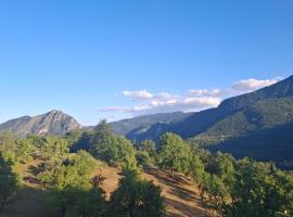 ROOMSbyVOJKAN, hotel con estacionamiento en Pljevlja