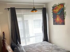 Tripstar villa, hotel con estacionamiento en Kiambu