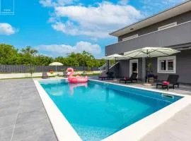 Home with private pool near Trogir