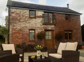 Romantic Country Cottage with log burner, garden patio, outdoor tub and country views- Brecon Beacons National Park