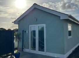 The Cosy Cabin, hotel in Pembrokeshire