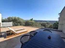 Villa Vue Panoramique Proche du Centre, 3 Chambres & Piscine