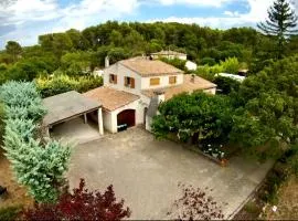 Grande maison de vacances jusqu'à 15 personnes, à quelques pas d'Aix-en-Provence