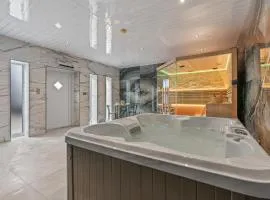Cinema Studio Room with Spa Facilities For Couples