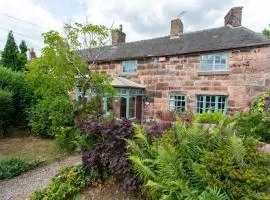Countryside Cottage sleeps 5 10 minutes from Alton towers and Peak Wildlife park and Whiston golf wedding venue Perfect for families
