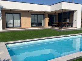 Villas de lujo con Piscina y Vistas Panorámicas a la Sierra de Cazorla – hotel w mieście Pozo Alcón