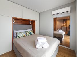 Seagull Lodge incl Parking by Home Sweet Home Aveiro, cabin in Aveiro