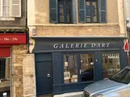 Galerie Nakai Art B&B, hotel in Tournus