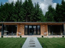 Măgura Ținutul Lupilor, Hotel in Colibiţa