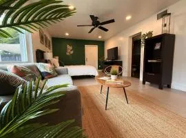 The Miami Tropic Suite - Private Stay with Free Parking in the Heart of Miami