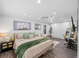 Entire Private 3-Bed 3-Bath House w Yard, King Bed, Prime Location