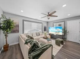 Entire Private 4BR-3Bth, King Bed, Gated Yard, Parking, Ranch, Available Now