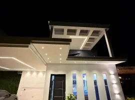 Villa de lujo con piscina, jacuzzi y vista maravillosa
