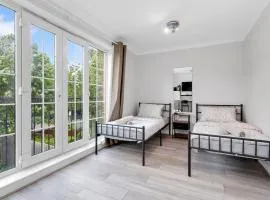 Riverview, studio style room near station R3