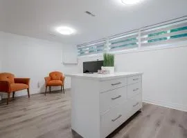 2 Bed 2 Bath Bunglow in Mississauga Yyz PortCredit