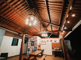 Casa en Boquete con gazebo, BBQ y fogata en el exterior