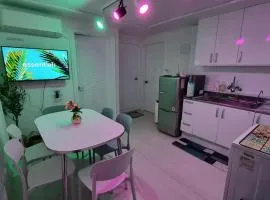 Gunja House, semi-basement