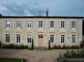 Le Cercle Chambres climatisées, hotel with parking in Coligny