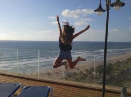 Penthouse Apartment On The Beach, hotel v destinaci Bat Jam
