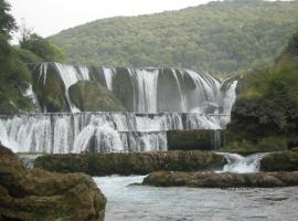 Rooms-Vasva and Hazim, holiday rental in Ćukovi