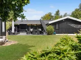 Stunning Home In Væggerløse With Wifi