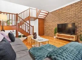 2-Bedroom House-Near city center Good for 6 Guests