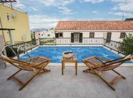 Villa Suzy Lux- Duplex Two Bedroom Villa with Swimming Pool and Sea View