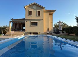 Villa Adelais App, hotel in Tsoukaladhes