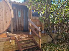 Chalet bois pour 2 avec balnéo, hotel em Le Puy en Velay