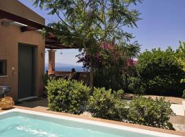 La Casa Del Sol Villa Aegina: Aegenitissa şehrinde bir otel