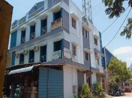Hotel O 81239 Shri Vinayaka Inn Rooms